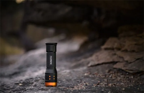 Duracell 350 Lümen Ledli Odaklanabilir Alüminyum El Feneri + 3 AAA Piller Dahil